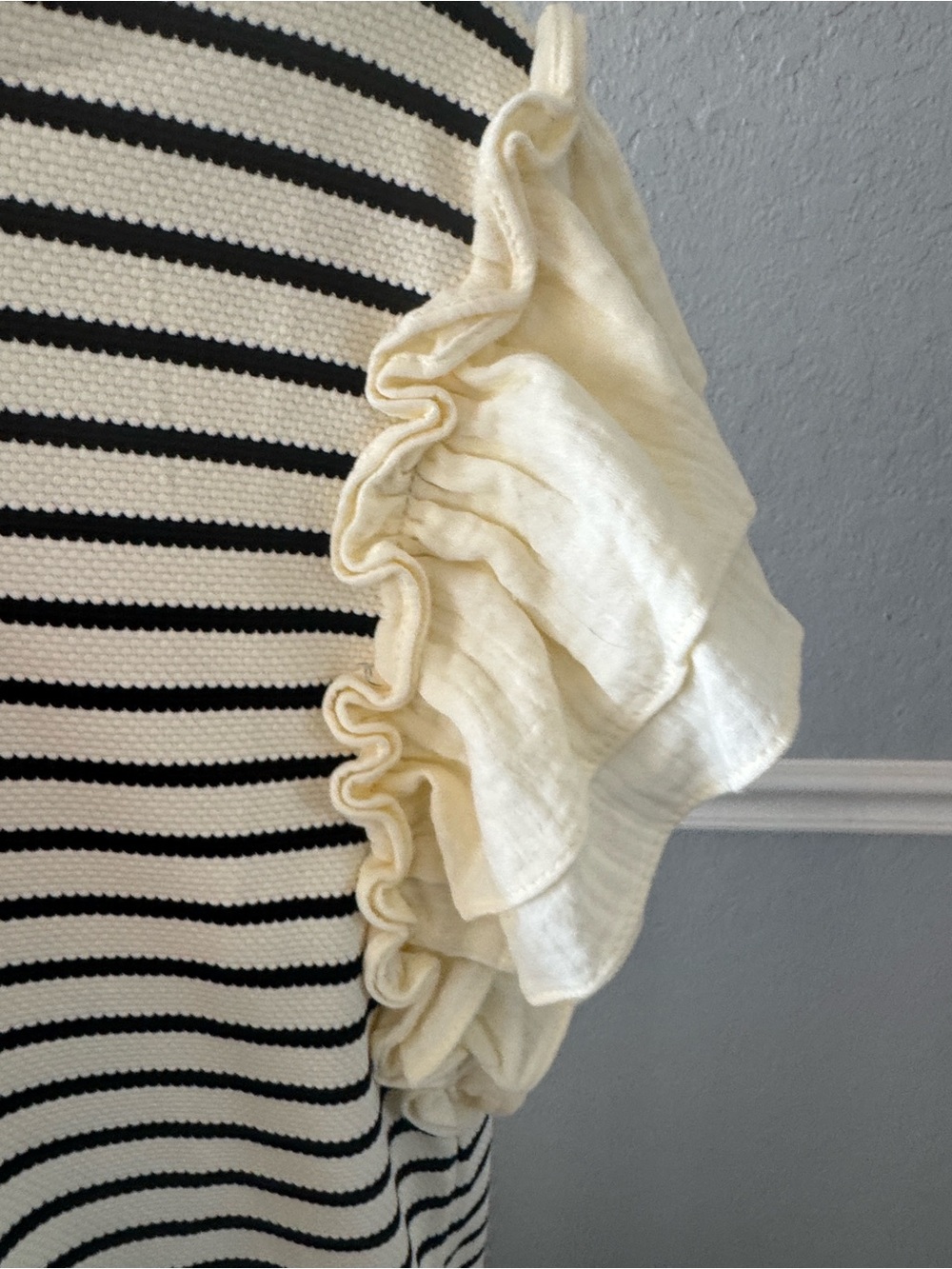 JODIFL Cream & Black Striped Ruffle-Sleeve Knit Top - Picture 2 of 3